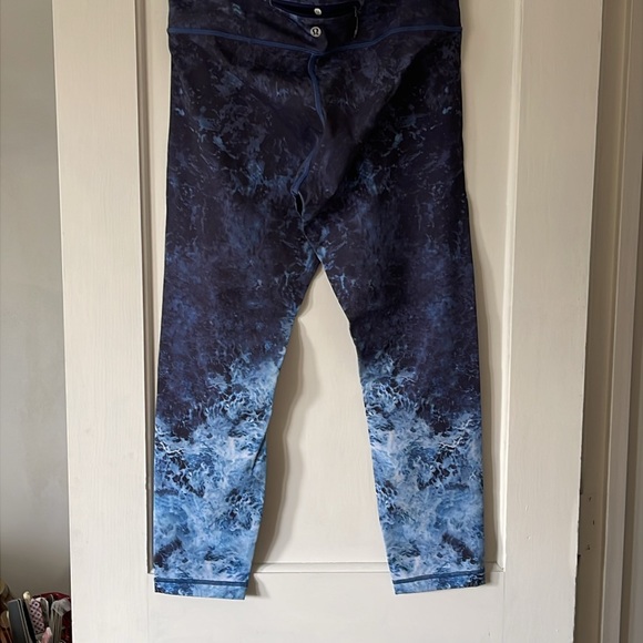 Rare LuLuLemon Blue Ombré‎ wave speed under legging. Size 10. Deep sea. Like New - Picture 2 of 9